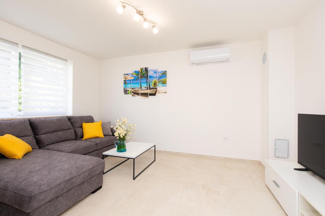 Apartman Ivona U Prizemlju 马林斯卡 外观 照片