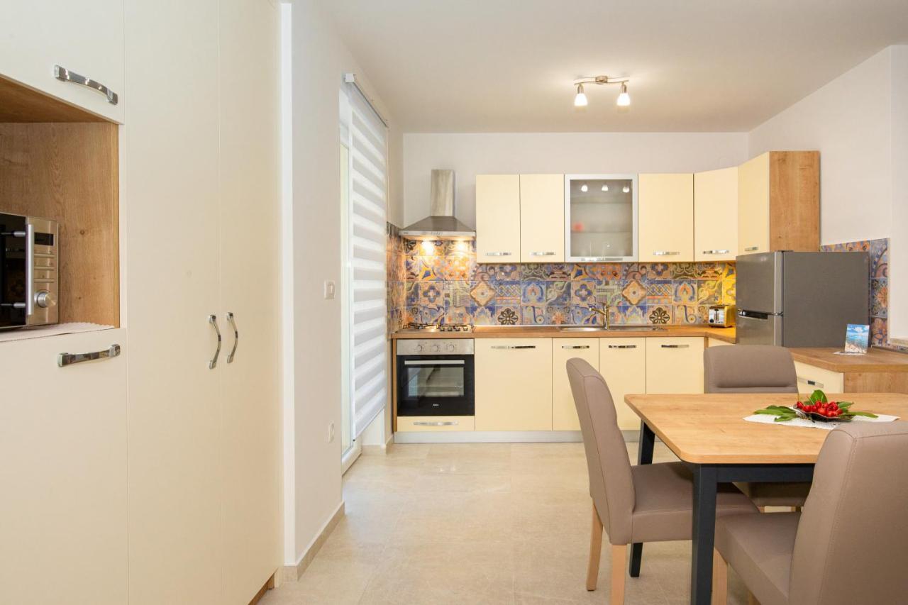 Apartman Ivona U Prizemlju 马林斯卡 外观 照片